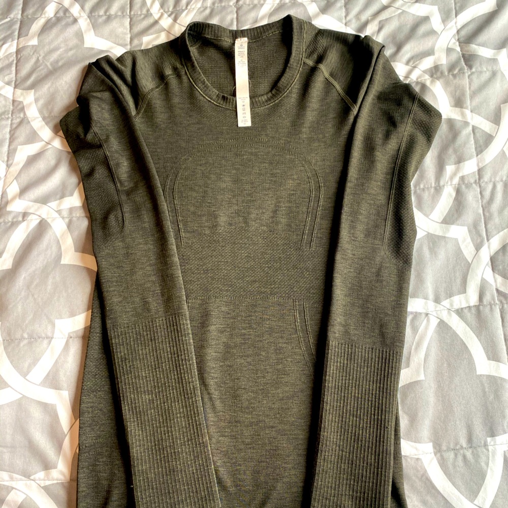 Lululemon Shit/ Top Size 4
